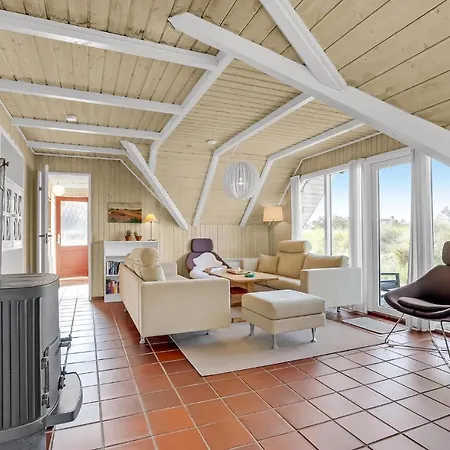 3 Bedroom Cozy Home In Blavand *