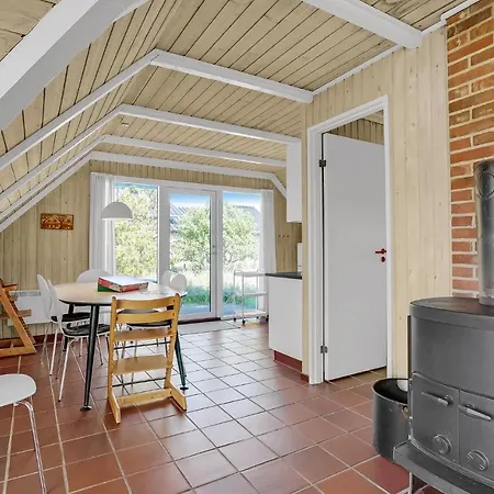 3 Bedroom Cozy Home In Blavand *