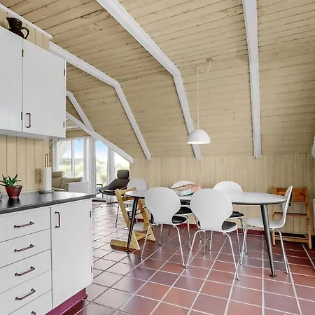 3 Bedroom Cozy Home In Blavand * Blåvand