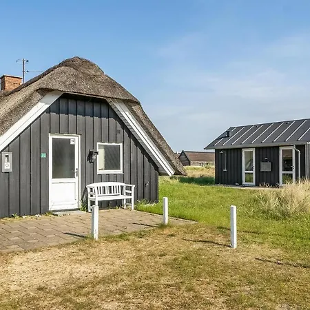 3 Bedroom Cozy Home In Blavand * Blåvand